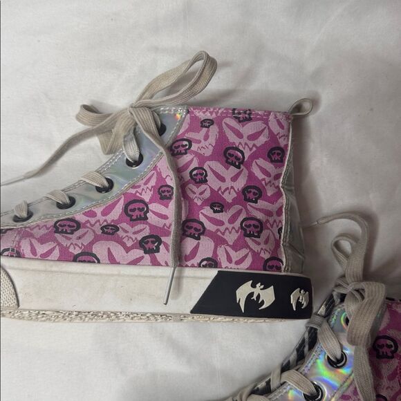The Nightmare Before Christmas High-Top Girls Sneakers. Size 4. - Picture 5 of 10